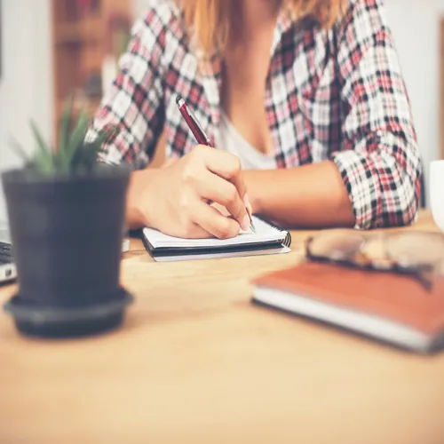 Literature Review Writing Help in Dubai