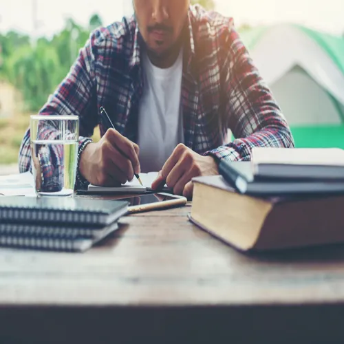 Thesis Writing Help for University Students in Sharjah