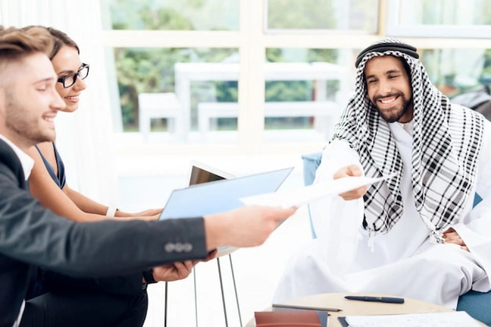 Student receiving confidential capstone project writing help in Ajman with secure handling of project files and academic information.