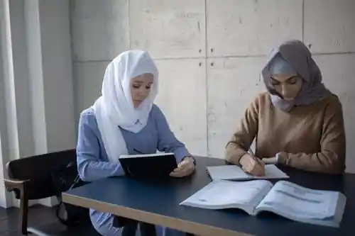 Student receiving confidential thesis writing help in Sharjah with secure handling of research files and academic information.