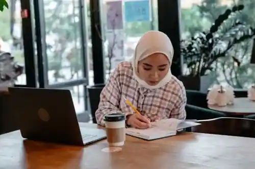 Professional engineering writer preparing a technical report for a student using engineering report writing help in Sharjah.