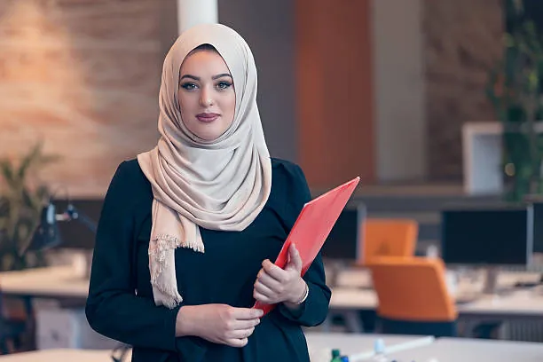 Professional essay writer preparing a university essay for a student using essay writing help in Abu Dhabi.
