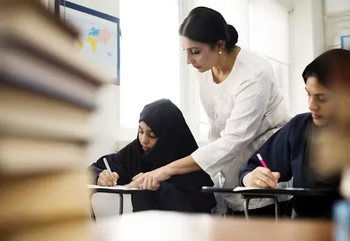A professional academic writer helping a university student with literature review writing in Dubai
