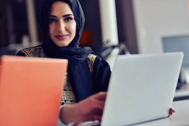 Student using online class assistance in Abu Dhabi while participating in a live virtual lecture and interactive class session.