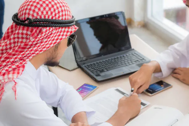 A student in Dubai working with a professional resume writer to create a career-focused resume