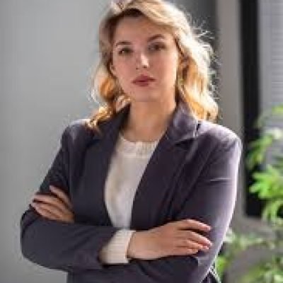 Amina R. – Khalifa University